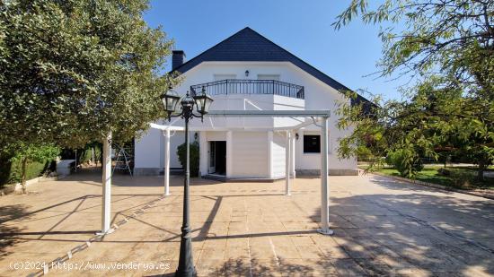 Chalet en venta en Eurovillas - MADRID