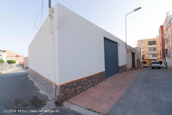 TU LOCAL EN ZONA TORRECÁRDENAS. AMPLIO ESPACIO PARA TU NEGOCIO. - ALMERIA