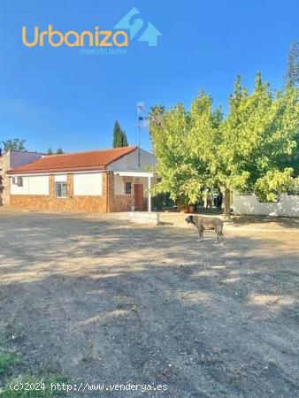  CHALET  EN LA DEHESILLA DE CALAMON  CON PARCELA DE 5.000 m2 TOTALMENTE ESCRITURADO - BADAJOZ 