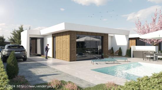 VILLAS DE OBRA NUEVA DE UNA SOLA PLANTA EN CAMPO DE GOLF ALTAONA, MURCIA - MURCIA