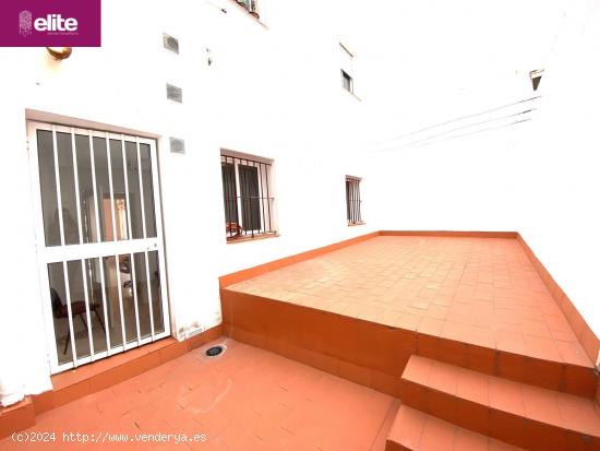  ESTUPENDO PISO EN LA ZONA DE MADRE DE DIOS CON PATIO PRIVADO - CADIZ 