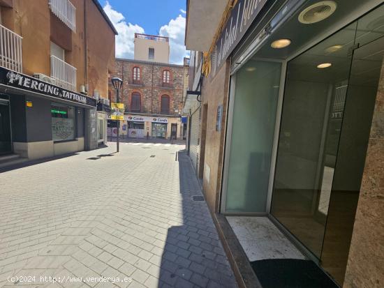 SANT CELONI (CENTRO): GRAN LOCAL EN ALQUILER O VENTA EN PLENO CENTRO CON PATIO Y TRASTERO - BARCELON