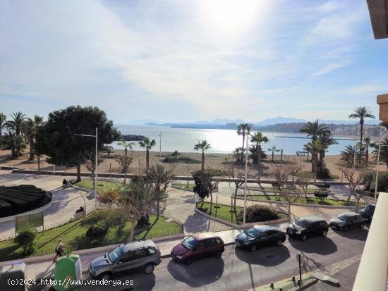 Piso de 3 dormitorios en 1ª línea de playa. En el Pº. Constitución, Águilas. - MURCIA