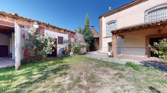 Tu Refugio en un pueblo. Una gran casa con mucho espacio exterior y todos los servicios. - VALLADOLI