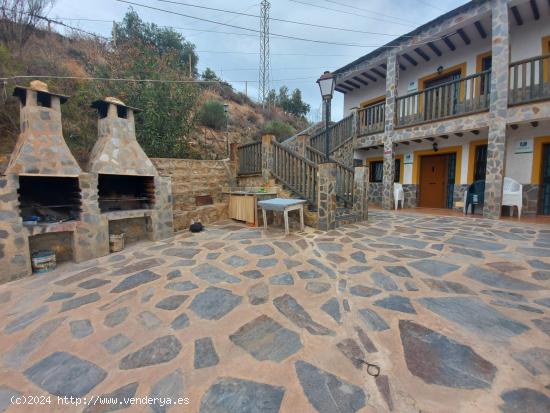 Finca con cortijo, invernadero y bodega ecológica en Laroles - GRANADA