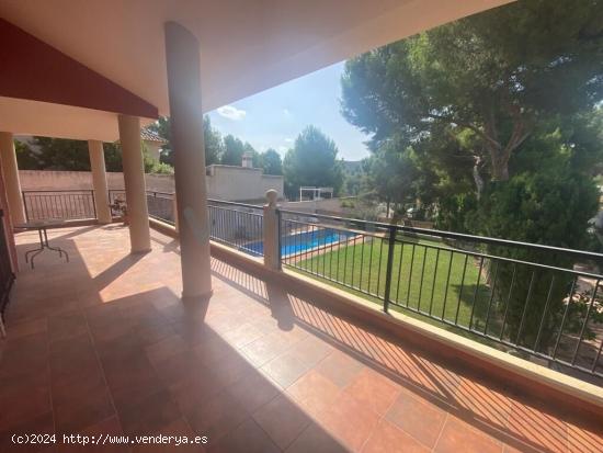 MAGNIFICO CHALET CON PISCINA Y PISTA DE TENIS EN TORRES DE COTILLAS - MURCIA