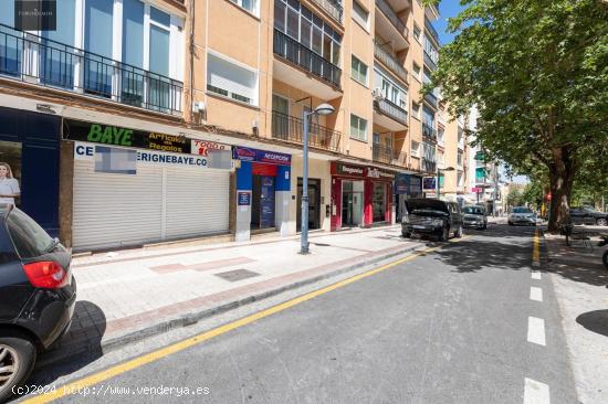 GRAN LOCAL COMERCIAL EN AVENIDA DE CERVANTES - GRANADA