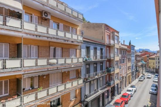 Fantástico piso en el centro de Manresa - BARCELONA