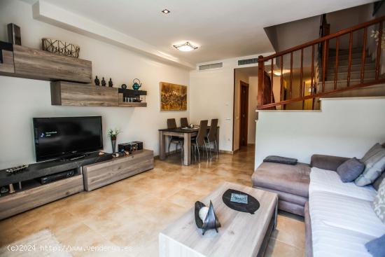 🌟 ¡Bienvenidos a esta impresionante casa esquinera tipo adosado! 🏡 - TARRAGONA