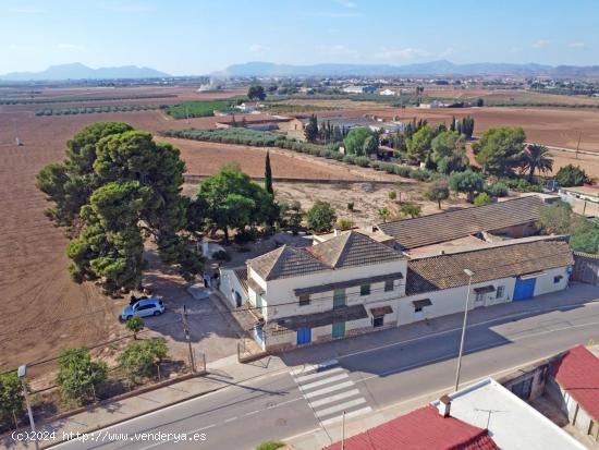 SE VENDE CASA CON TERRENO EN LAS LOMAS DEL ALBUJÓN - MURCIA