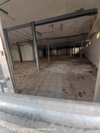  Local comercial en zona inmejorable - CACERES 