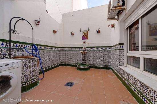 APARTAMENTO DE 5 DORMITORIOS A 200 METROS DEL MAR - ZONA TORREVIEJA CENTRO - - ALICANTE