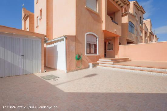 BUNGALOW EN PLANTA BAJA CON PISCINA COMUNITARIA - ZONA ALTOS DEL SOL, TORREVIEJA - - ALICANTE