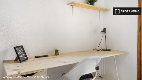 ¡Habitaciones en alquiler en un apartamento de 5 habitaciones en Barcelona! - BARCELONA