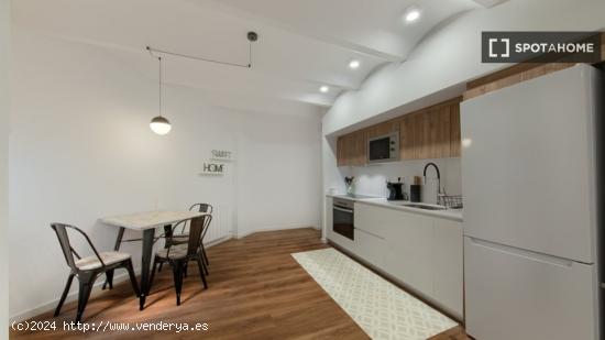 Alquiler de habitaciones en apartamento de 3 dormitorios en Fort Pienc - BARCELONA