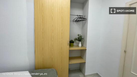 Habitación en piso compartido en Sevilla - SEVILLA