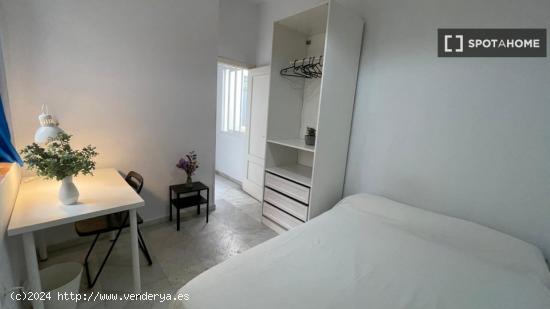 Habitación en piso compartido en Sevilla - SEVILLA