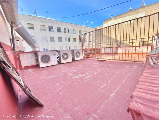 ESTUPENDO PISO EN ORIHUELA DE 3 DORMITORIOS, AMPLIA TERRAZA, RODEADO DE SERVICIOS...¡VISITELO! - AL