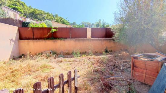 AMPLIA Y LUMINOSA PLANTA BAJA CON JARDIN Y PLAZA DE GARAJE LISTA PARA ENTRAR A VIVIR EN CAIMARI - BA