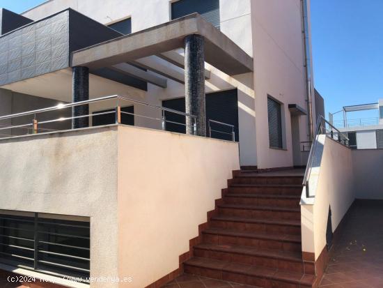 Espectacular vivienda unifamiliar a estrenar con piscina climatizada en zona Lledó de Castellón - 