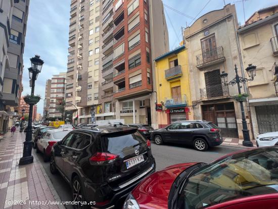 Local comercial junto al centro para tienda y hostelería - CASTELLON