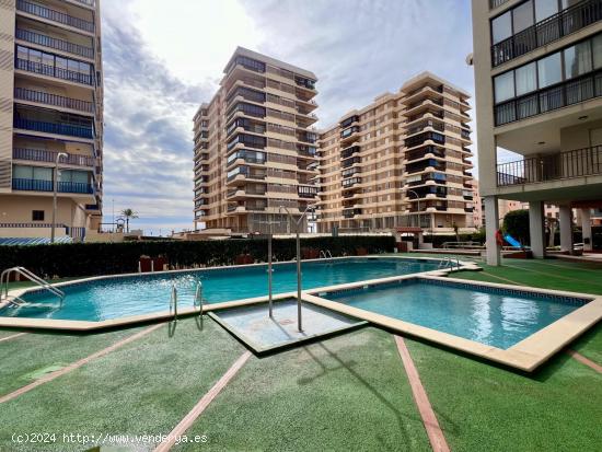  Venta de apartamento en Benicàssim con tres habitaciones y pisicina (este-norte) - CASTELLON 