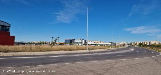  Presentamos este solar para uso Terciario (Comercial, Oficinas. Hotelero, Concesionario, etc) - CAST 