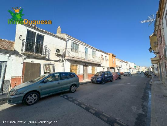 Casa adosada en Fuente Vaqueros con 4 dormitorios - GRANADA