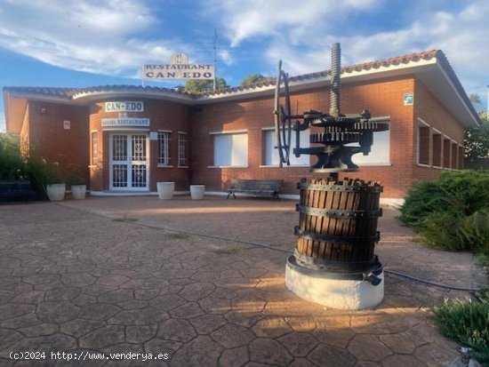 Finca con vivienda, restaurante y terreno en Bellaterra.