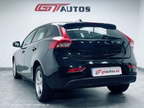 Volvo V40 2.0 D2 Kinetec 120cv - Málaga