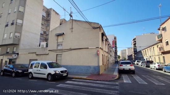 PLANTA BAJA DE ESQUINA, ENTRADA INDEPENDIENTE Y GRAN PATIO DE 30 M2. - ALICANTE