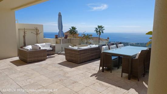 Impresionante ático dúplex con panorámicas vistas al mar en Los Monteros Hills, Marbella - MALAGA