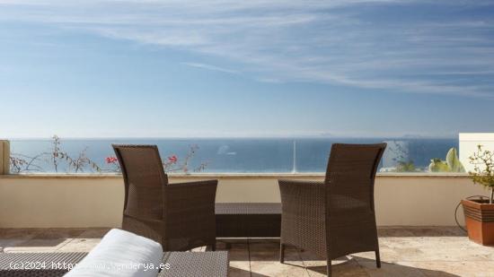 Impresionante ático dúplex con panorámicas vistas al mar en Los Monteros Hills, Marbella - MALAGA