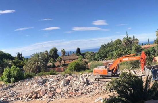  Terreno urbano con proyecto y licencia en urbanizacion cerrada Rocio de Nagueles, Milla de Oro - MAL 