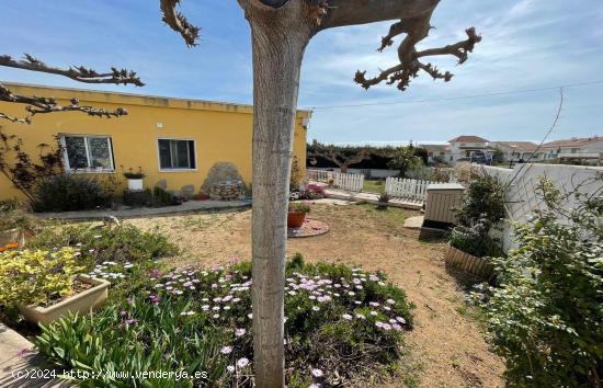 CHALET EN PLANTA BAJA CON JARDIN. A 200 M DEL MAR - TARRAGONA