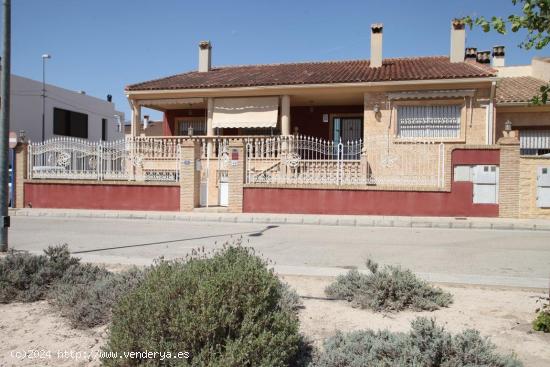 CHALET EN EN EL CENTRO DE LA MURADA - ALICANTE