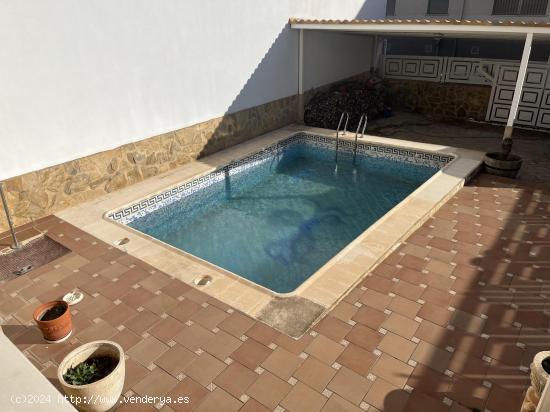 ADOSADO CON PISCINA EN NAQUERA PARA ENTRAR - VALENCIA