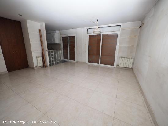 SE VENDE PISO EN MATARO, ZONA ESCORXADOR - EL PALAU - BARCELONA