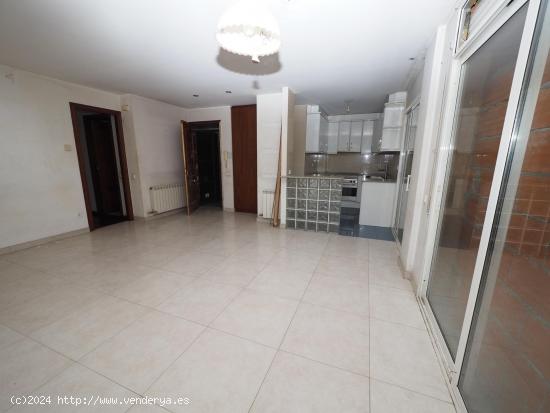 SE VENDE PISO EN MATARO, ZONA ESCORXADOR - EL PALAU - BARCELONA