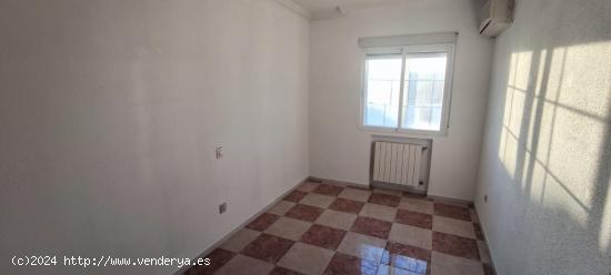 VENTA DE CASA ADOSADA EN LOMINCHAR - TOLEDO