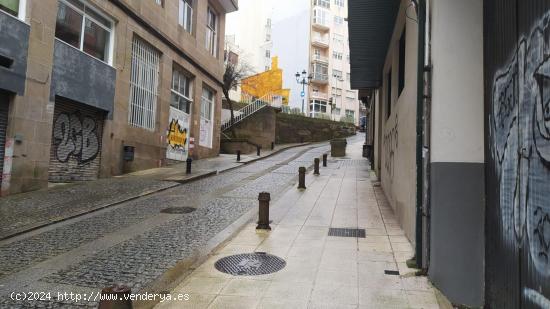 PLAZA DE GARAJE CON BODEGA ANEXA - PONTEVEDRA