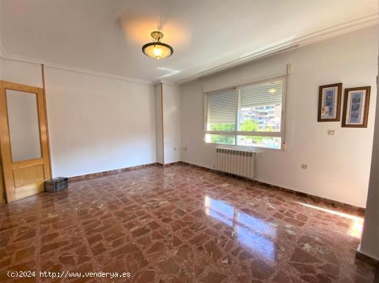  VIVIENDA DE 4 DORMITORIOS Y 2 BAÑOS ZONA FIESTA DEL ARBOL - ALBACETE 