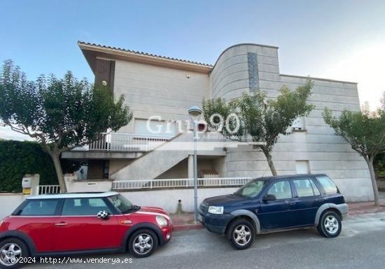  Exclusiva casa a tres vientos con jardín en Santa Bárbara - TARRAGONA 