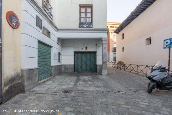  Garaje junto al Ayuntamiento - GRANADA 