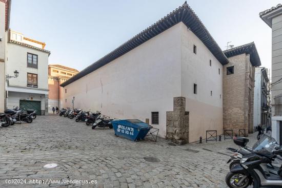 Garaje junto al Ayuntamiento - GRANADA