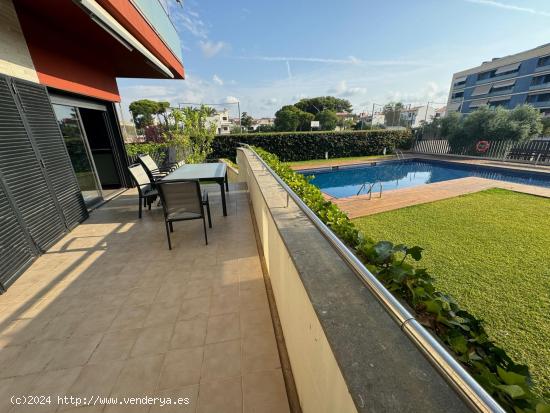 JUNTO AL AZUL DEL MEDITERRANEO CON GRAN TERRAZA Y ACCESO A PISCINA - TARRAGONA