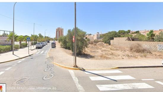  Terreno urbano en venta en la zona de El Pabellon - ALMERIA 