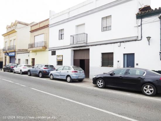 Local de 192 M2 en la mejor zona comercial y la de más paso en el centro de Sanlúcar. - SEVILLA