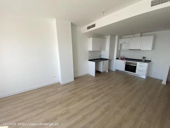 Piso con terraza SUR  6.3 m2 con vista al Mar, con 2 plazas de garaje y trastero - MALAGA