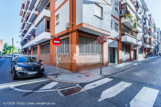 LOCAL COMERCIAL DE ESQUIINA JUNTO ESTACION DE TREN - CORDOBA